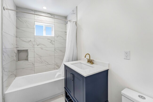 Building Photo - Lancaster 1 bedroom