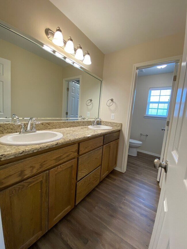 Building Photo - 5002 Scarlet Oak Dr