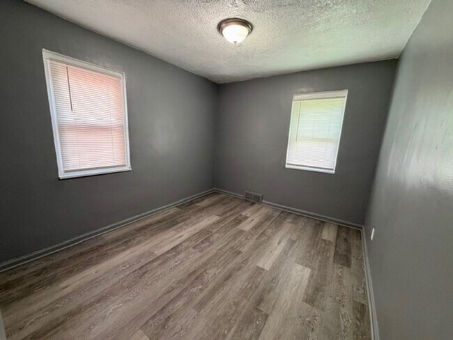 Building Photo - Beautiful 3 Bedroom 1 Bath Home For Lease