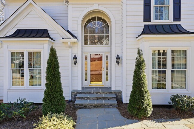 Building Photo - Stunning Furnished Home for Rent in Lochmere NC | Short-Term Lease Options Available