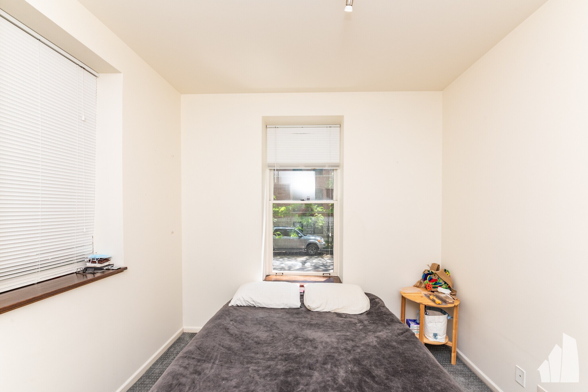 Building Photo - 1301 N Hoyne Ave