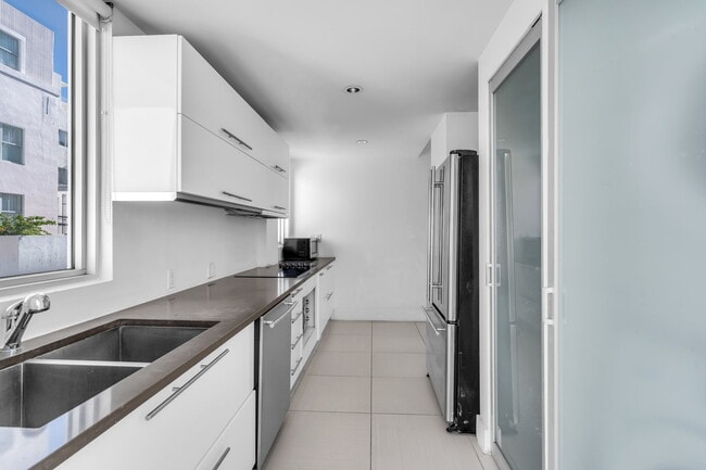 Building Photo - 229 8th St