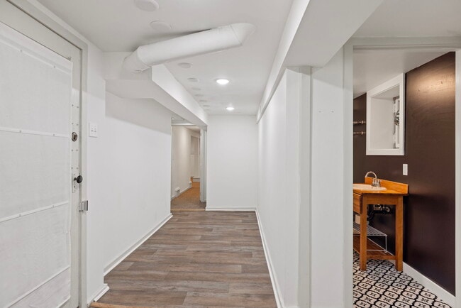 Building Photo - 2338 NW Hoyt St