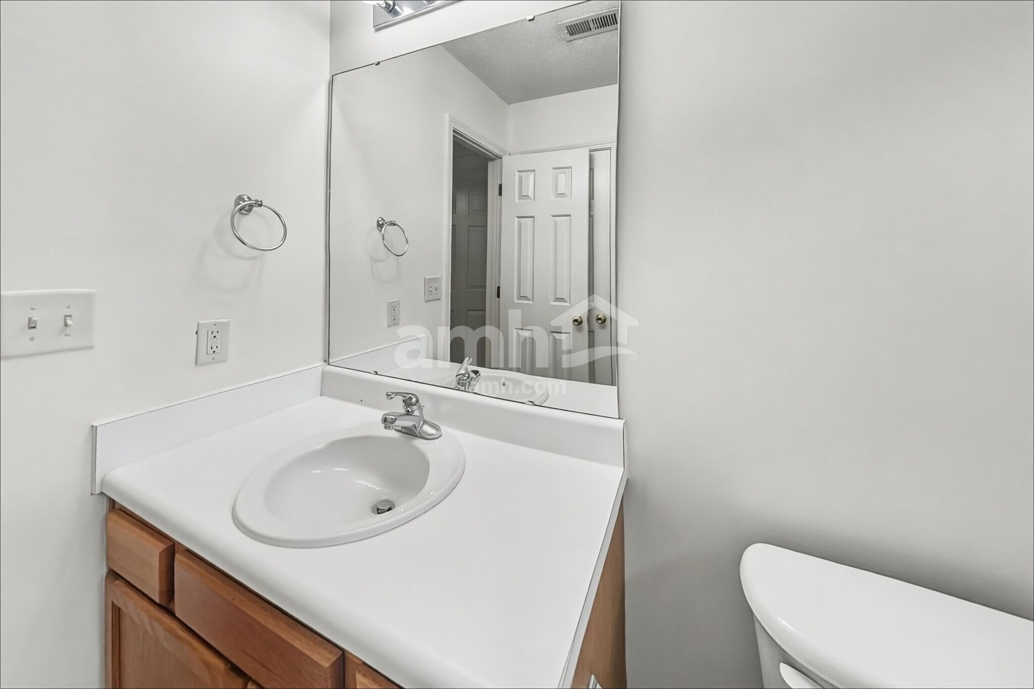 Building Photo - 213 Fiddlers Knoll Ct