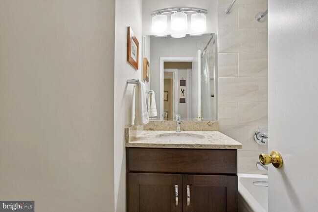 Building Photo - 6542 Hitt Ave