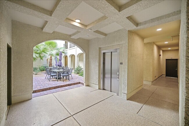 Building Photo - FULLY FURNISHED RENTAL