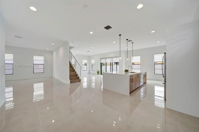 Building Photo - 1454 SW 23rd St