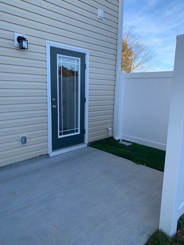 Building Photo - 2052 Sunflower Dr