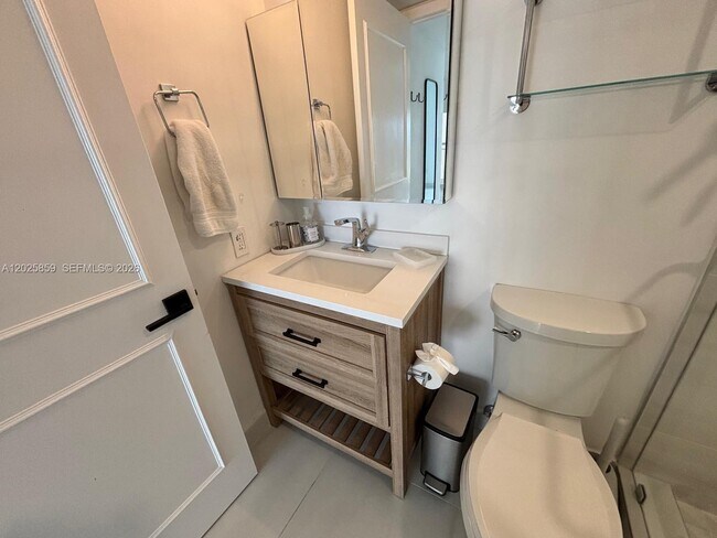 Building Photo - 540 Brickell Key Dr