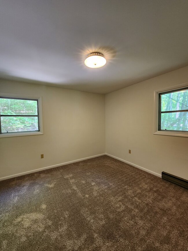 Building Photo - Upper Level Apartment Rental-Montreat!