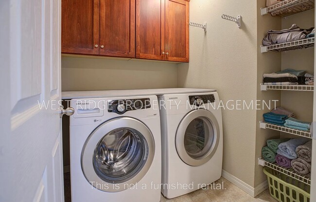 Building Photo - 3072 SE Kingswood Ave