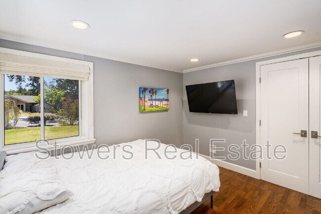 Building Photo - 714 Glenside Cir