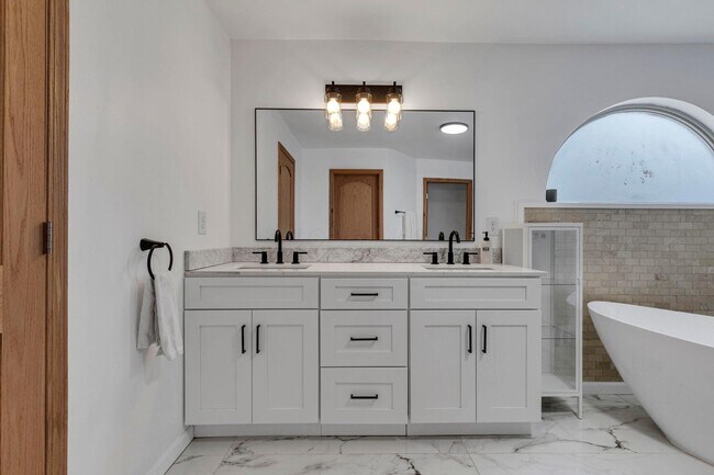 Building Photo - 2639 Berber St