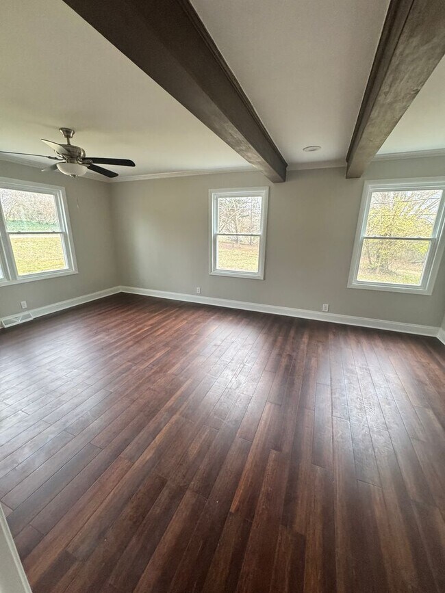 Building Photo - 4 bedroom 2.5 bath with large yard and in ground pool