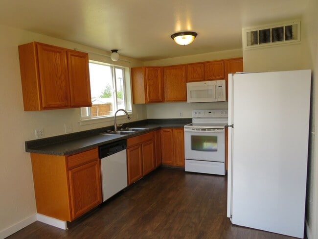 Building Photo - 3 Bedroom House in Billings Heights