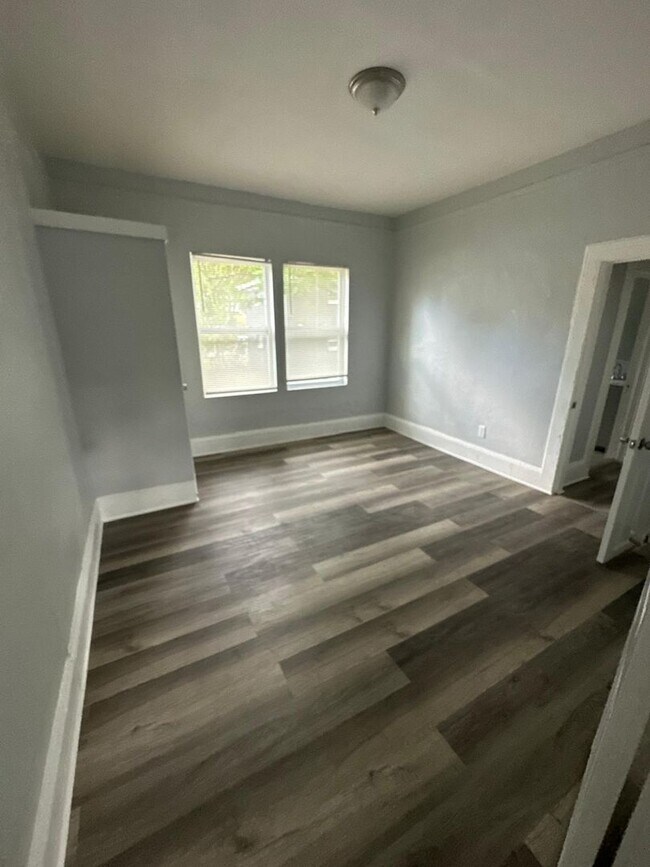 Building Photo - Fully Renovated 3/2 Available for Immediate Rent!