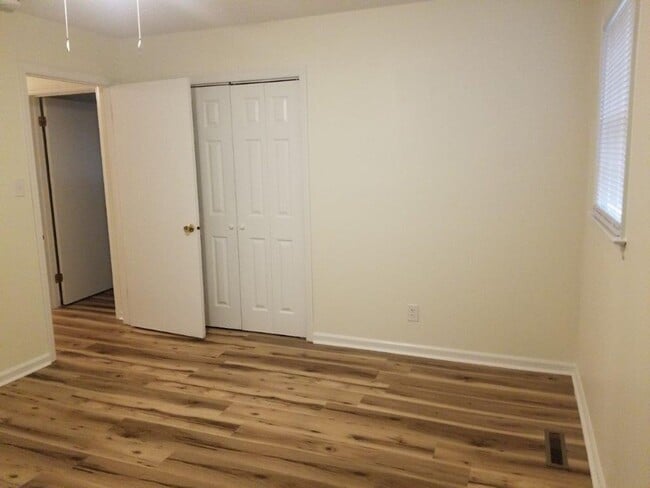 Building Photo - 124 Perry Dr