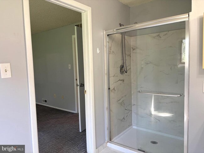 Building Photo - 4317A Aberdeen Dr