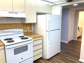 Building Photo - 2500 Parkview Dr