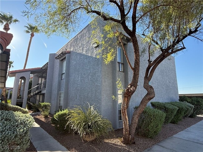 Building Photo - 5219 Caliente St