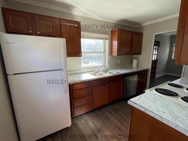 Building Photo - 1661 Richmond Dr