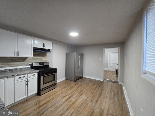 Building Photo - 2536 W Cumberland St