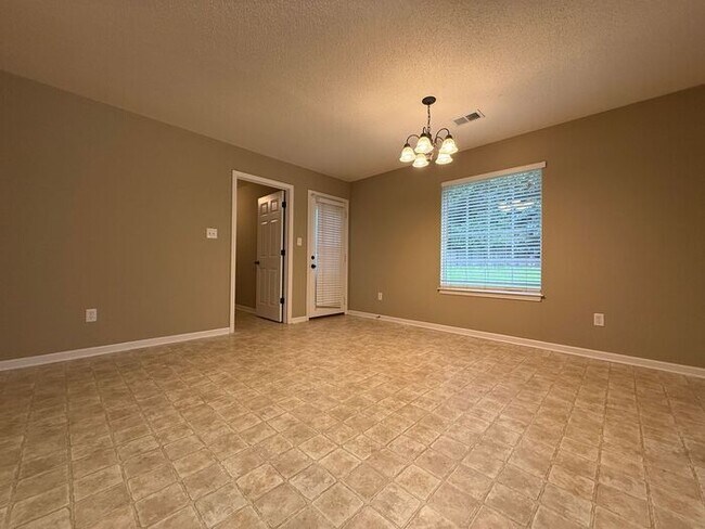Building Photo - SPRING LAKE ADORABLE HOME with Backyard Fence