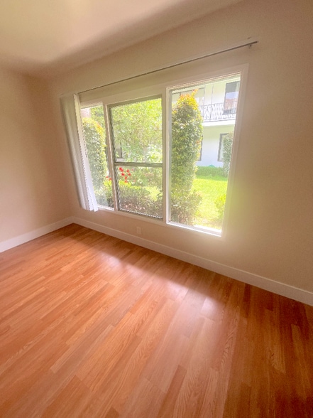 Building Photo - 170 S Chester Ave