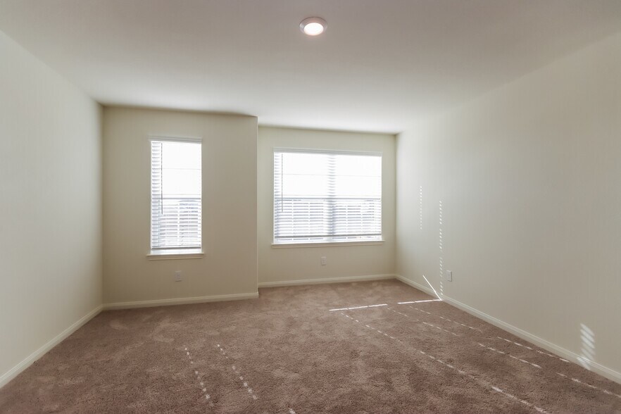 Building Photo - 5902 Sapphire Lagoon Rd