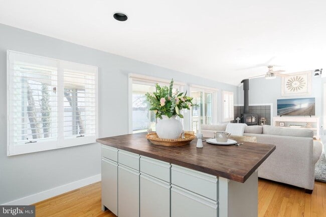 Building Photo - 26 Park Ln