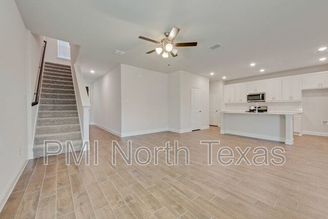 Building Photo - 805 Portina Dr