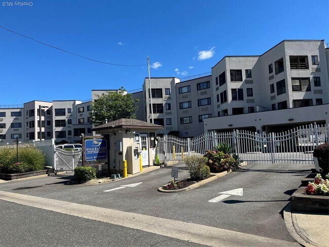 Building Photo - 725 Miller Ave