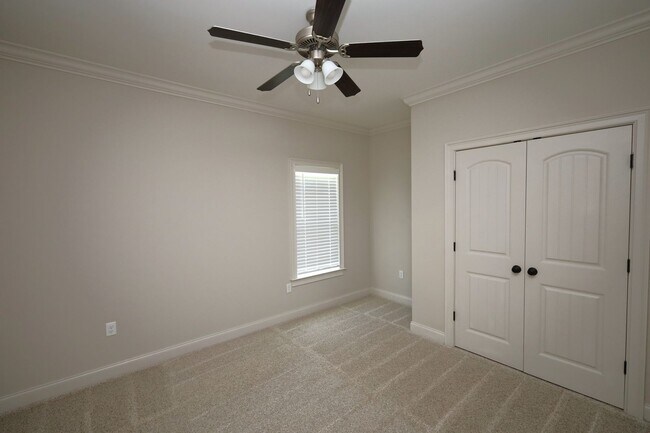 Building Photo - 4704 Crescent Ct