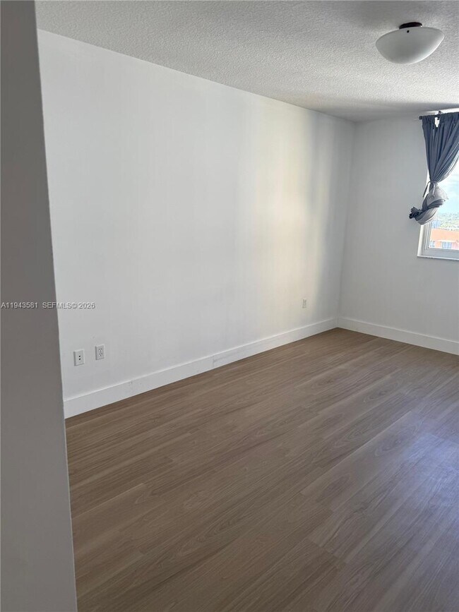 Building Photo - 18800 NE 29th Ave