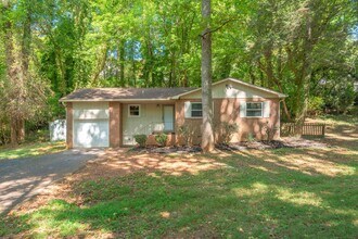 Building Photo - 7201 Dogwood Dr SW