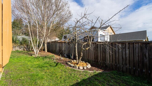 Building Photo - Single Level Three Bedroom Two Bathroom home