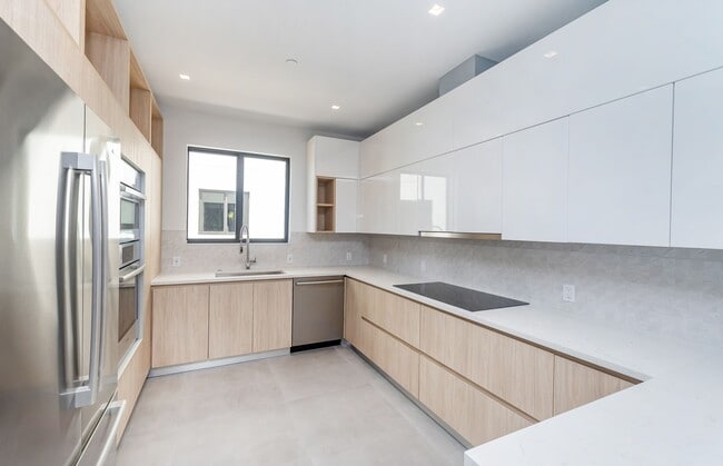 Building Photo - 3264 Bird Ave