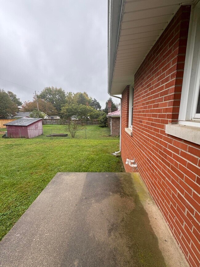 Building Photo - 1117 Meridian Dr