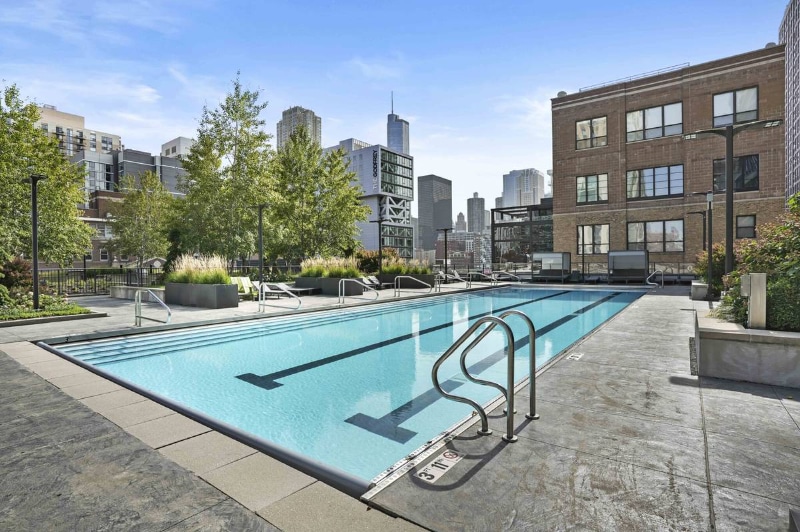 Building Photo - 153 W Superior St