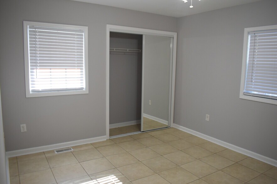 Building Photo - 2109 Wisteria Dr