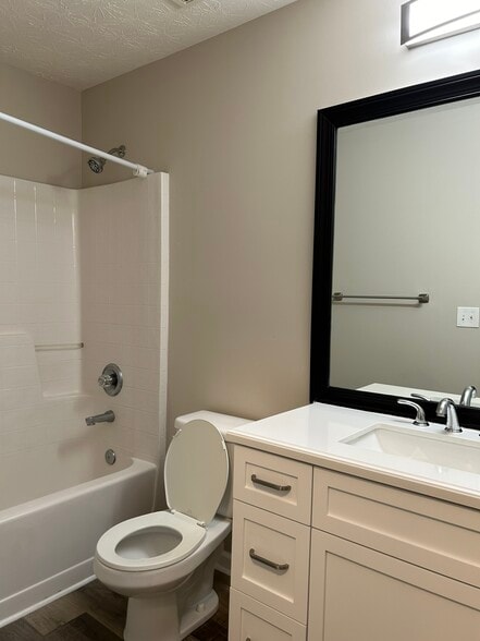 Building Photo - 2916 Vining Ridge Ter
