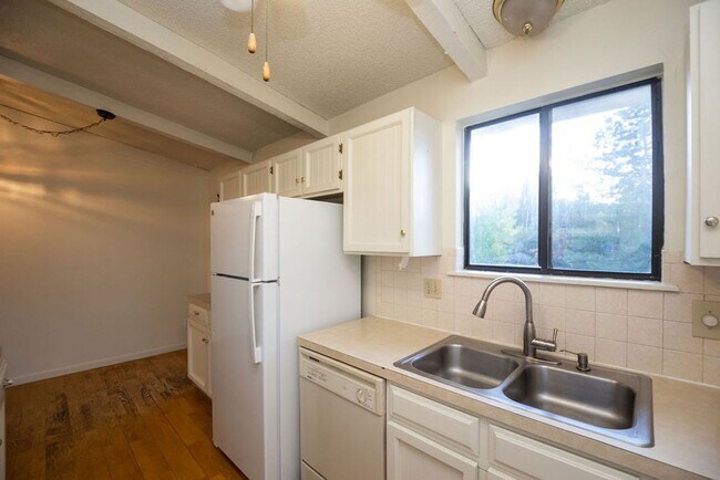 Building Photo - Spacious 4 Bedroom in Mid-Town Fort Collins