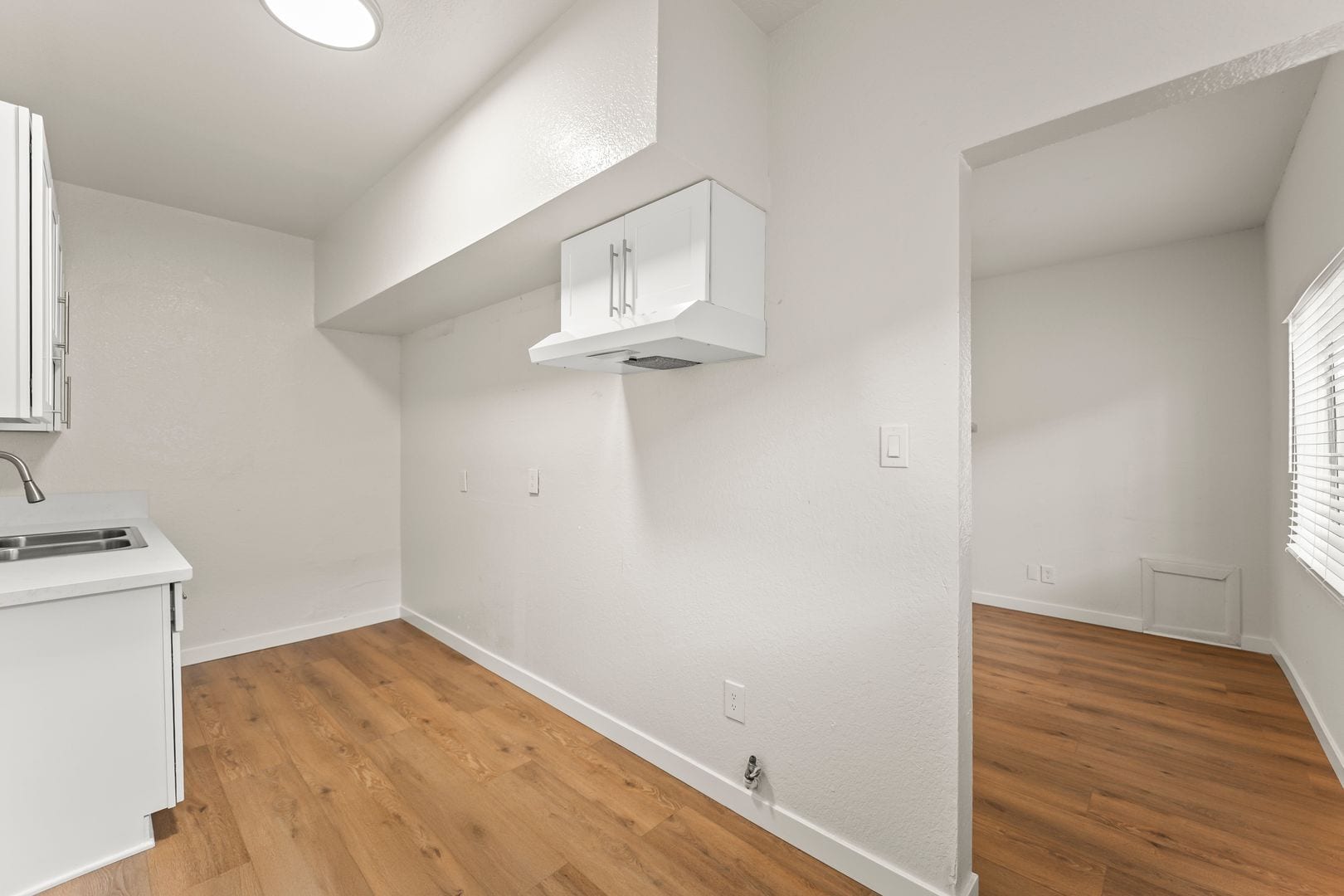 Building Photo - 182 W Vernon Ave