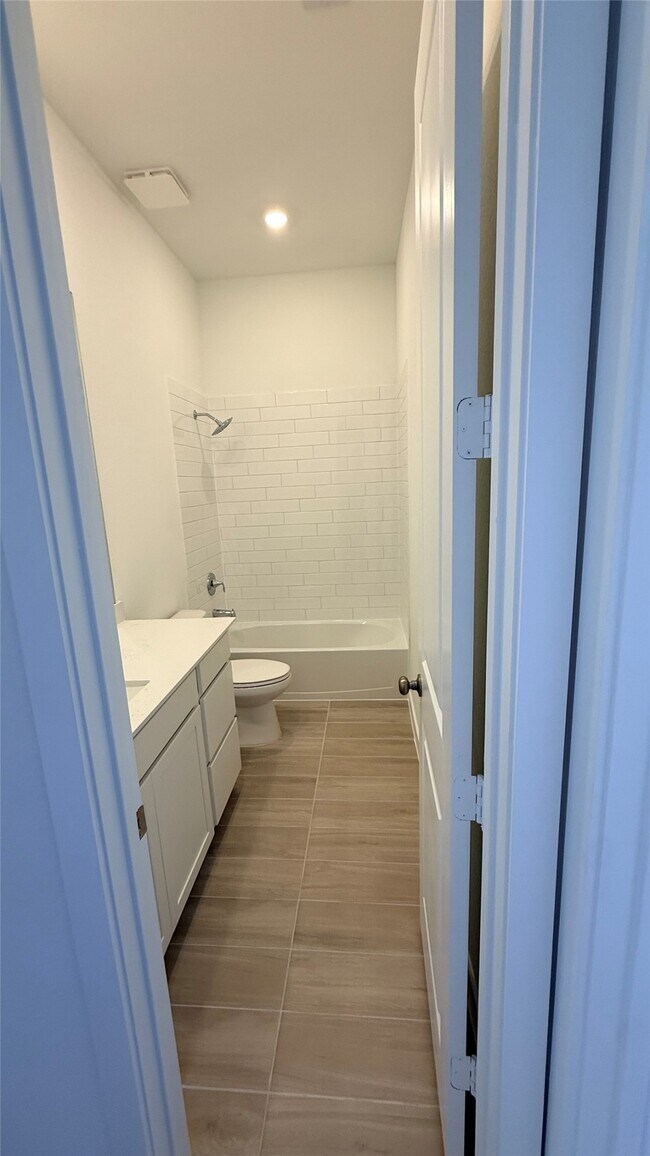 Building Photo - 31111 Riley Hts Dr