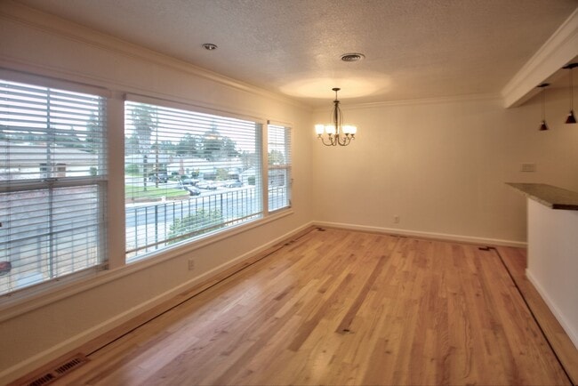 Building Photo - Charming 3bed/1bath in Hayward