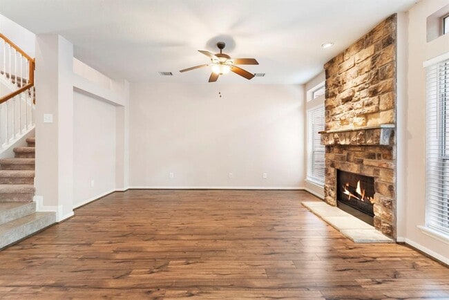 Building Photo - 46 Alderon Woods Pl