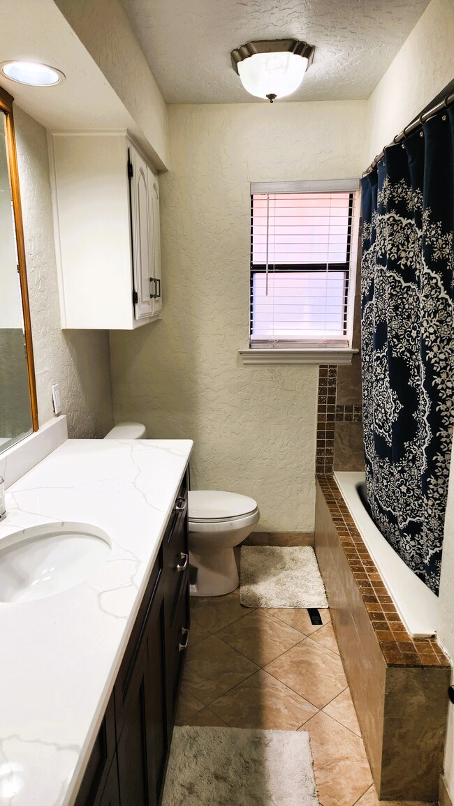 Building Photo - 4204 Country Brook Dr