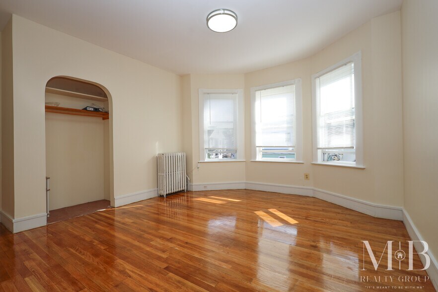 Building Photo - 110 Murdock St