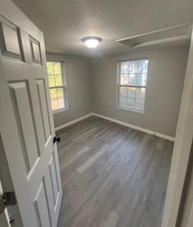 Building Photo - ? Fully Remodeled 2BR Home | Modern Upgrad...