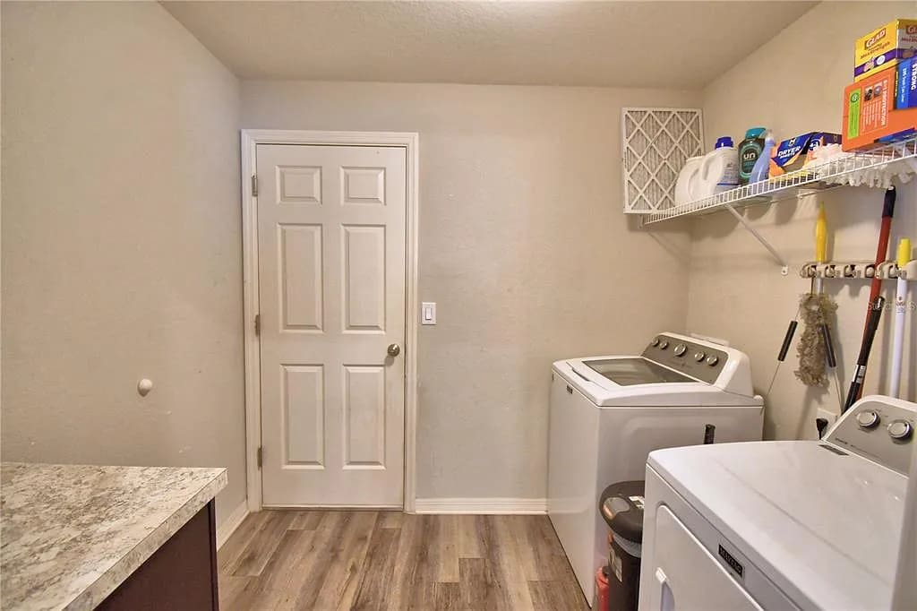 Building Photo - 647 Lake Dexter Cir